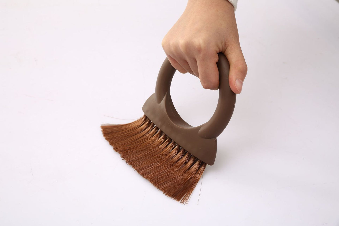 The Mini Table Dustpan and Brush, Clean Crumbs and Dirt of Tablecloths, Desks and Dining Room Tables, Comfortable Handle, Table Accessories (Coffee) Kemu |Fashion Home Kitchen Beauty