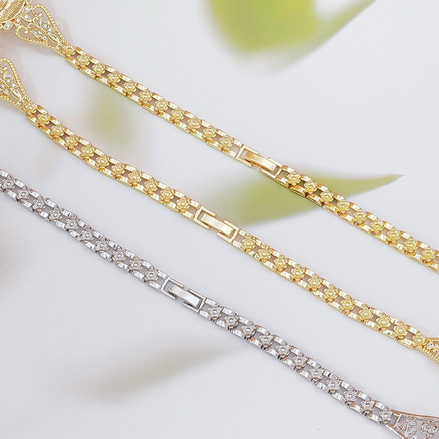 Elegant Hollow Floral Geometric Bracelet – Gold-Plated Copper Fashion Jewelry with Delicate Chain Design(R80） Kemu |Fashion Home Kitchen Beauty