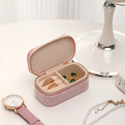 Mini Jewelry Travel Case, Velvet Small Travel Jewelry Box, Portable Jewelry Travel Organizer Box for Rings Earrings Necklaces （Pink）