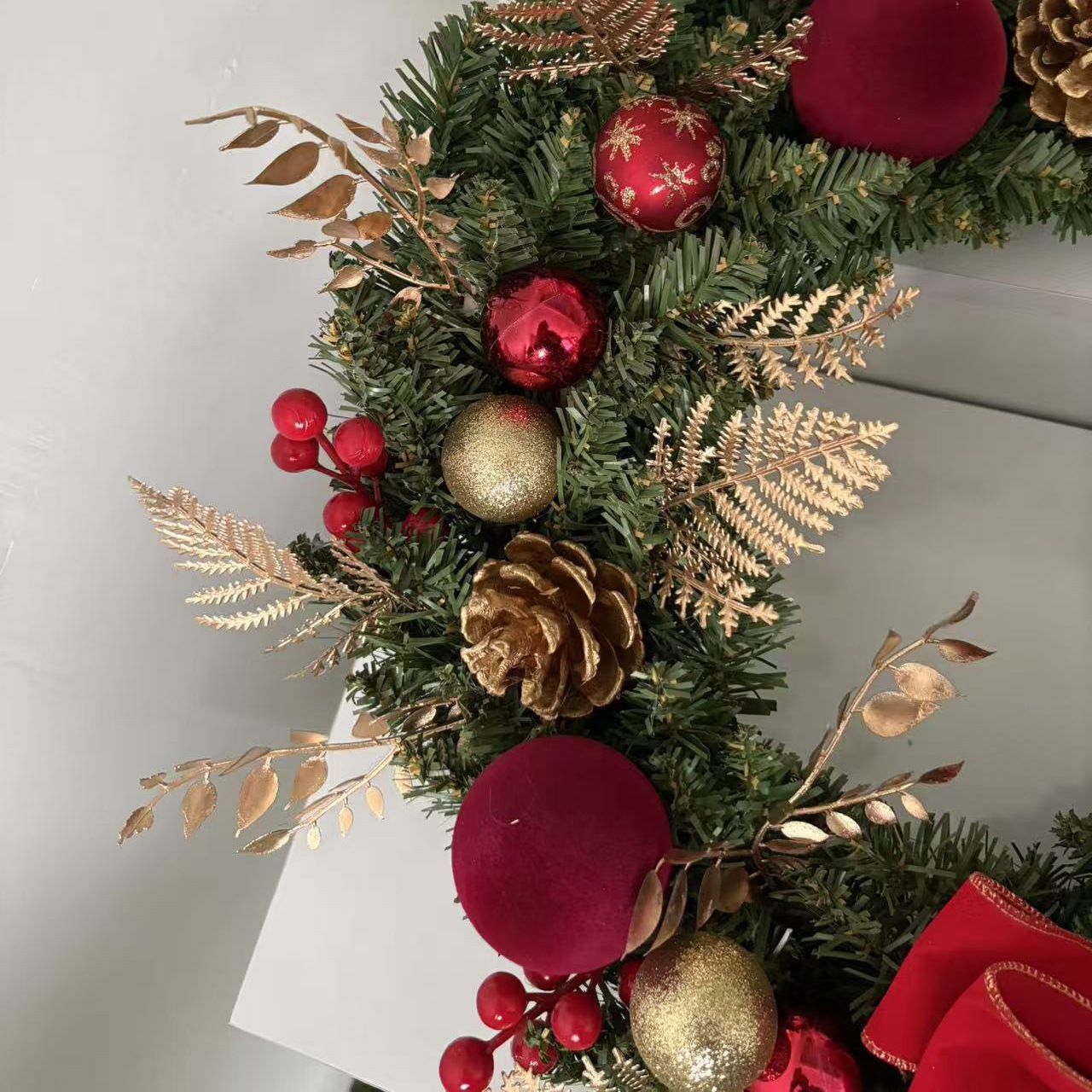 2pk Xmas Wreath Gold Leaf Red Bow, 40cm Diameter