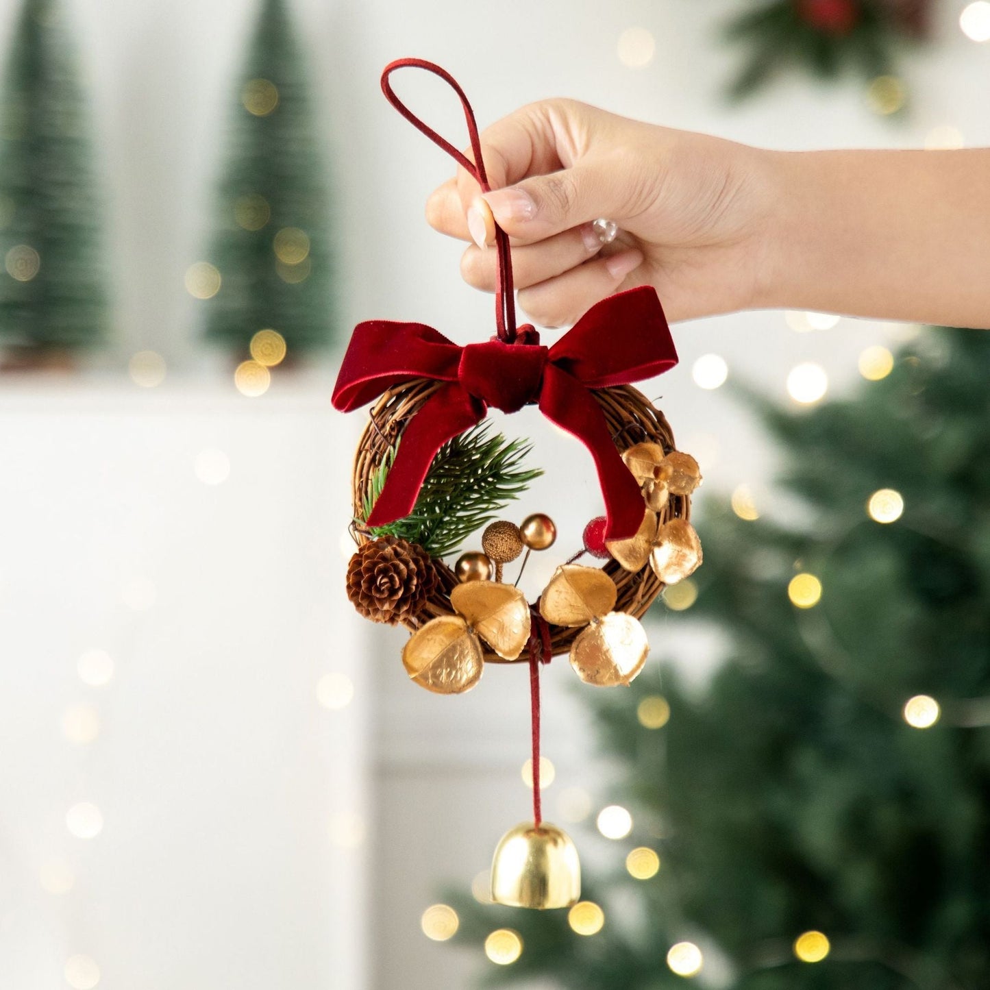 D8 Christmas Wreath Ornament Red 2 Pack Kemu |Fashion Home Kitchen Beauty