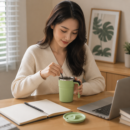 Green Electric Self Stirring Mug with Temperature Display Type-C Rechargeable Insulated Coffee Mixing Cup Portable Magnetic Stirring Mug for Coffee Milk Protein Shake Home Office Use Kemu |Fashion Home Kitchen Beauty