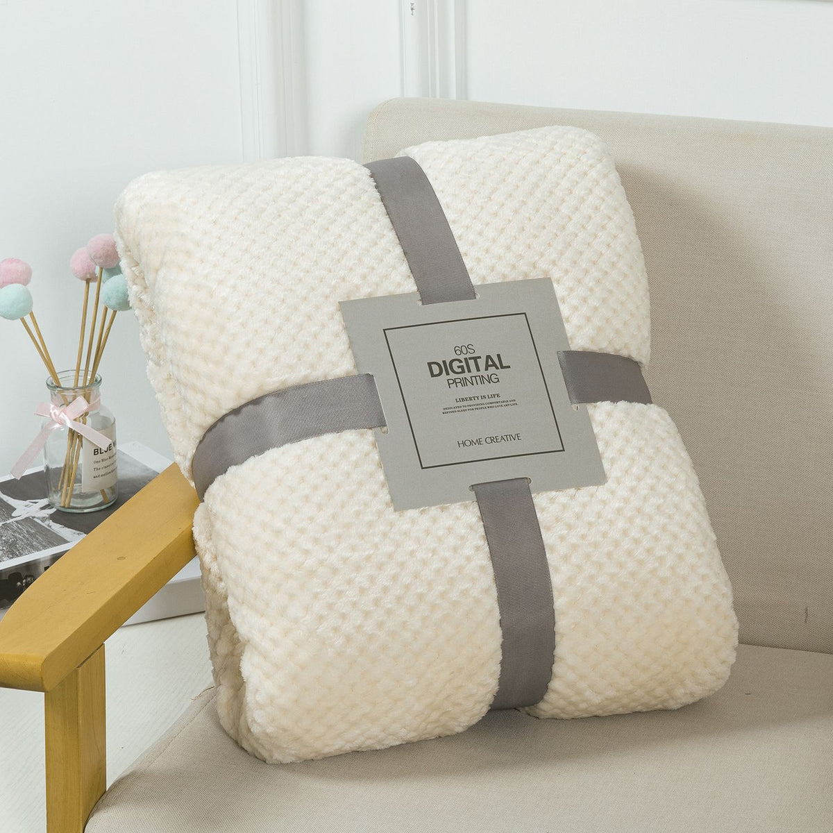 White Pineapple Grid Plush Blanket 45 x 65cm